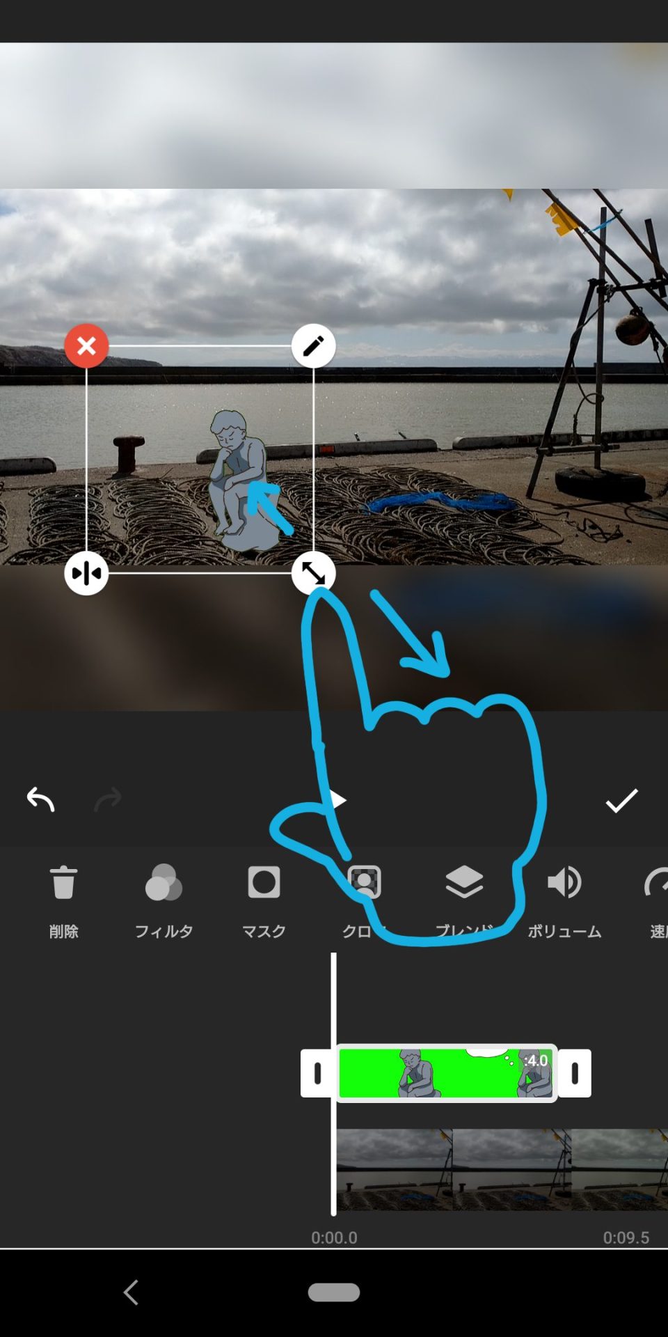 右下の矢印が付いた丸を押しながら移動させると拡大縮小できます